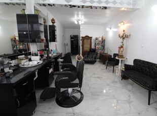 Inchiriez salon coafura/frizerie in Hunedoara, zona Piata Obor