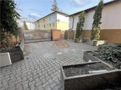 Casa de vanzare| Zona liceului Petru Rares| Pretabila si pentru activitati comerciale