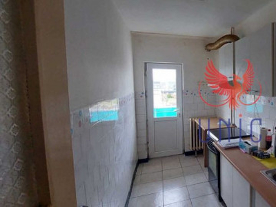 Apartament 3 camere, vis-a-vis de Polivalenta!