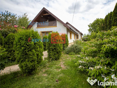 Casa in Aroneanu cu gradina superba, Garaj,,Beci,Livada si F