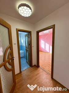 De vanzare 2 camere , renovat , spatios 42000 euro