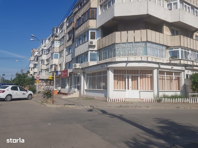 Spatiu comercial/birouri stradal - zona Micro 14