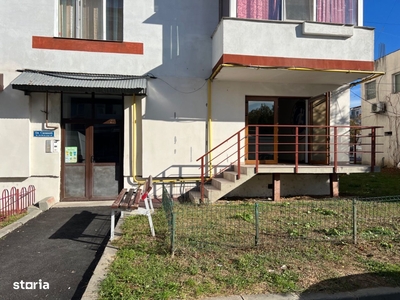 Spatiu Comercial Mioveni, Stradal, 61 mp, 2 balcoane