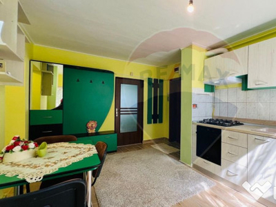 Apartament cu 3 camere de vânzare