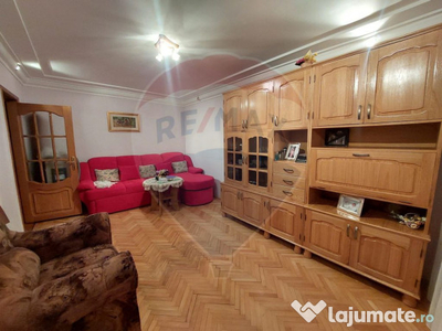 Apartament cu 3 camere, etaj 1 zona ultracentrala