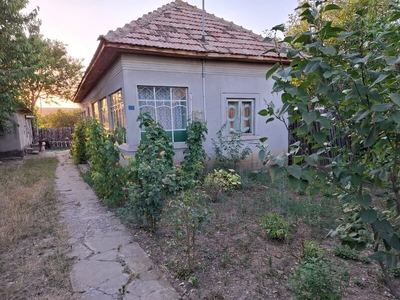 Casa Brebeni, Slatina, casa modesta dar solida 4 camere de c