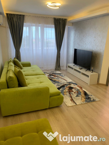 Închiriez apartament 2 camere, centru bloc nou