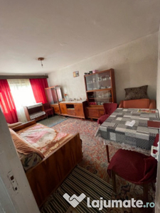 Apartament 3 camere, decomandat, zonă liniștită Central