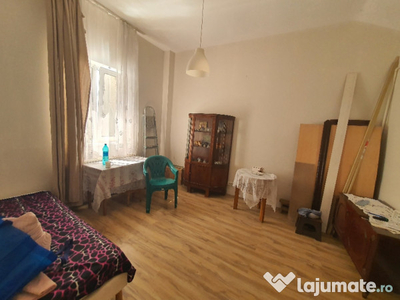 Apartament 2 camere situat în zona Democratiei, la parter