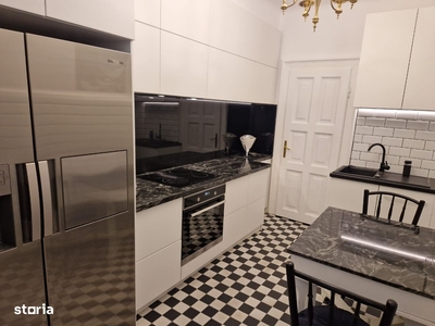 De închiriat apartament ultracentral cu 3 camere