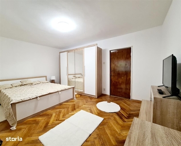 Apartament cu 4 camere decomandat, zona Dambovita