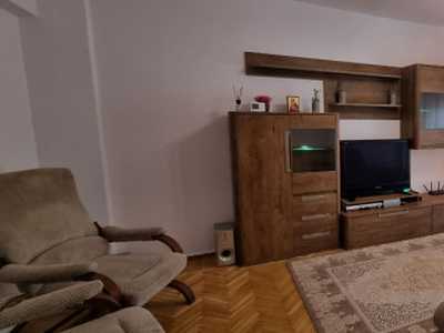 Închiriez apartament 2 camere ultracentral