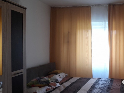 Ofer o cameră spre închiriere in Apartament 3 camere zona Anda