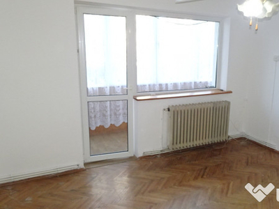 Vand apartament 3 camere Deva, etaj 1, zona Gojdu scoala Andrei Saguna