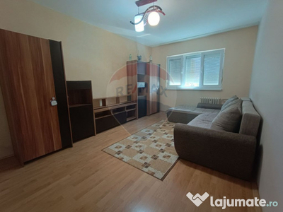 Vlaicu: Apartament 3 camere, decomandat, etaj 3, AC & pom...