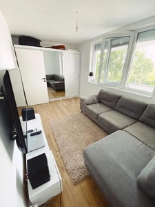 Apartament cu 2 camere de vanzare in zona BMW.