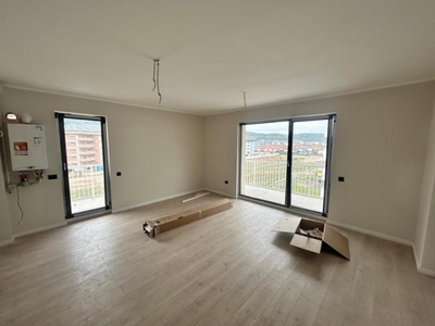 Apartament cu 3 camere 58 mp utili plus terasa de 25mp si parcare zona Eroilor