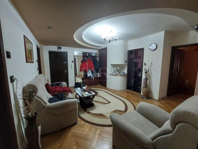 Apartament cu 3 camere de vanzare, Gradini Manastur.