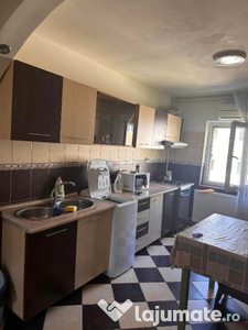 Apartament de 3 camere zona Astra,str paraului