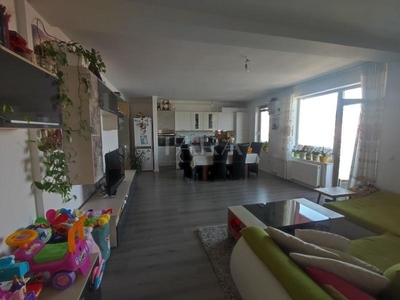 Apartament Spatios cu 2 Camere, 2 Balcoane si Parcare Subterana in Borhanci