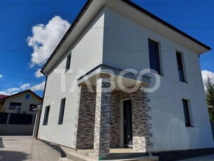 Casa individuala 120 mpu 4 camere teren liber 560 zona buna Tocile