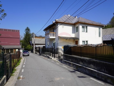 Casa / Vila cu 6 camere de vanzare in zona Central