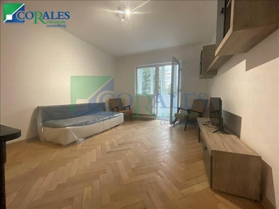 Este renovat recent, Etaj intermediar, Centrala Proprie