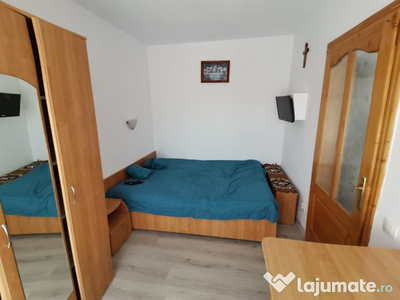 INCHIRIEZ apartament 2 camere ,renovat,zona Vasile Aaron