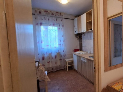 Proprietar inchiriez apartament cu doua camere zona complex