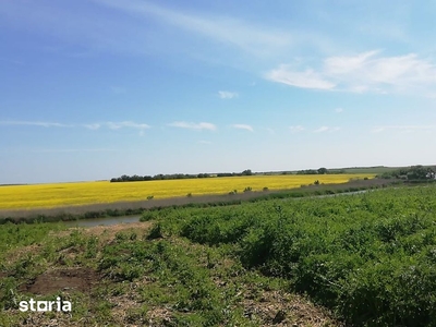 Teren intravilan, vedere la lac, sistem avantajos de rate