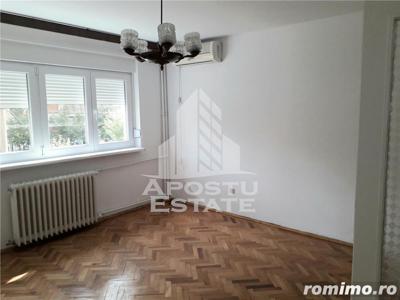 Apartament cu 3 camere Piata Balcescu ideal pt birouri locuit