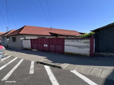 vand casa singur in curte zona centrala