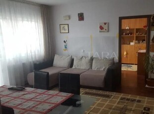 Apartament cu 2 camere de vabnzare in Floresti.