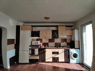 Apartament cu 2 camere de vanzare, Luminos, in Centrul Florestiului