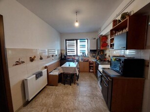 Apartament cu 2 camere decomandat, zona Terra.