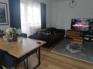 Apartament cu 3 camere de vanzare in zona Vivo.