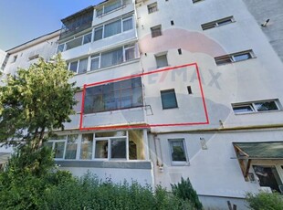 Apartament cu 4 camere de vanzare in zona Tractorul