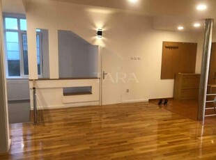 Apartament cu 5 camere de vanzare in zona Gruia