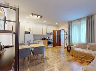 Apartament Modern cu 3 Camere în Centrul Istoric al Brașovului