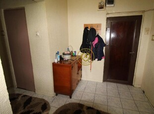 Vand apartament 2 camere in Hunedoara, zona Bd. Rusca-Hotel Rusca