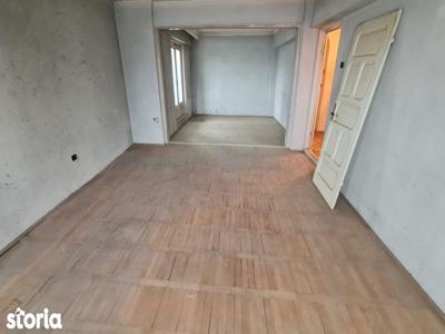 Apartament 3 camere Calea Bucuresti - zona Regent, suprafata = 94 mp
