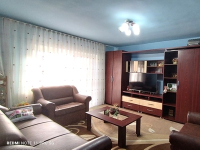 Apartament 4 camere decomandat | Micro 16 | Etaj 3| Bulevardul Sanatatii