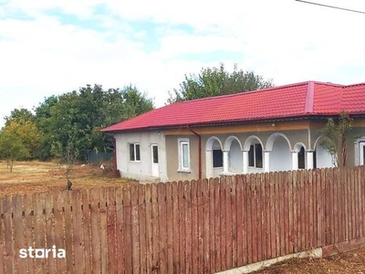 Casa de vanzare 116 mp + curte 2800 mp in Gostinari (Giurgiu) central