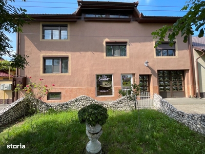 Casa de Vânzare pe strada principală(Bujac)