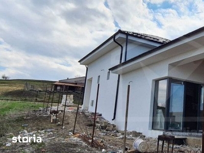 Casa in constructie, Campenesti, panorama peste lacuri