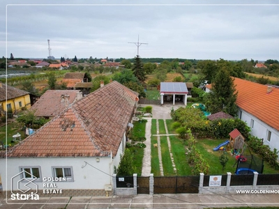 Casa, Peciu Nou, 267 mp utili, 3450 mp teren, panouri fotovoltaice, co