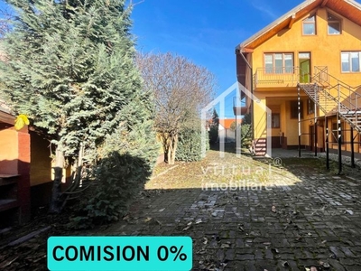 Casa individuala, 11 camere+2 balcoane, teren 570mp, interfon - P.Cluj