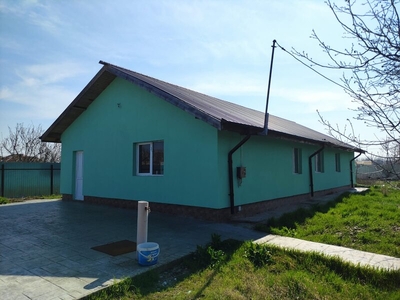 Casa Moldoveni, Ialomita, imobilul este situat in localitate