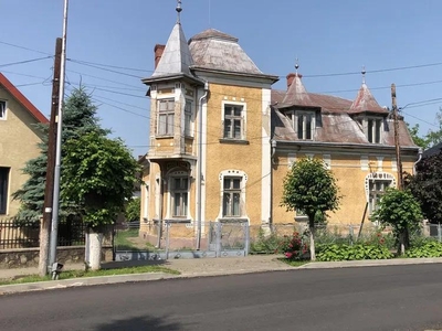 Casa + teren in Radauti, ultracentral, strada Bogdan Voda