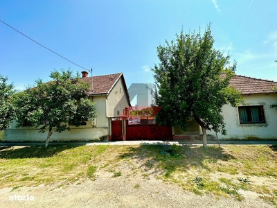 Proprietate in Chisineu-Cris formata din casa + teren 1040 mp,fs.40 ml